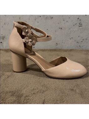 Nanette Lepore Tan Canada Patent Leather Ankle-Strap Round Toe Round Heel Pump